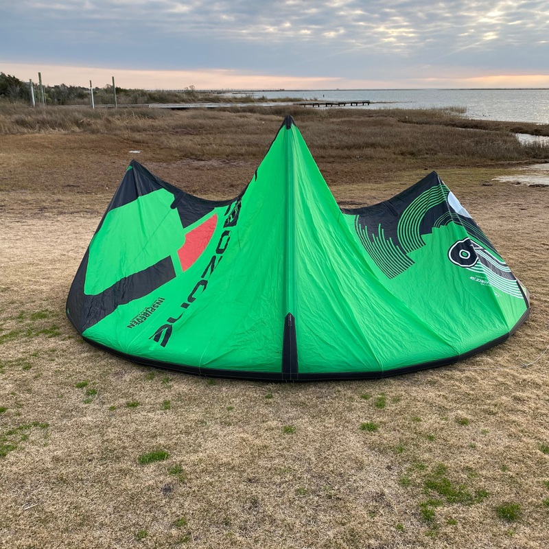 USED Ozone REO V4 Kite-9m-Emerald (In Dakine Bag)