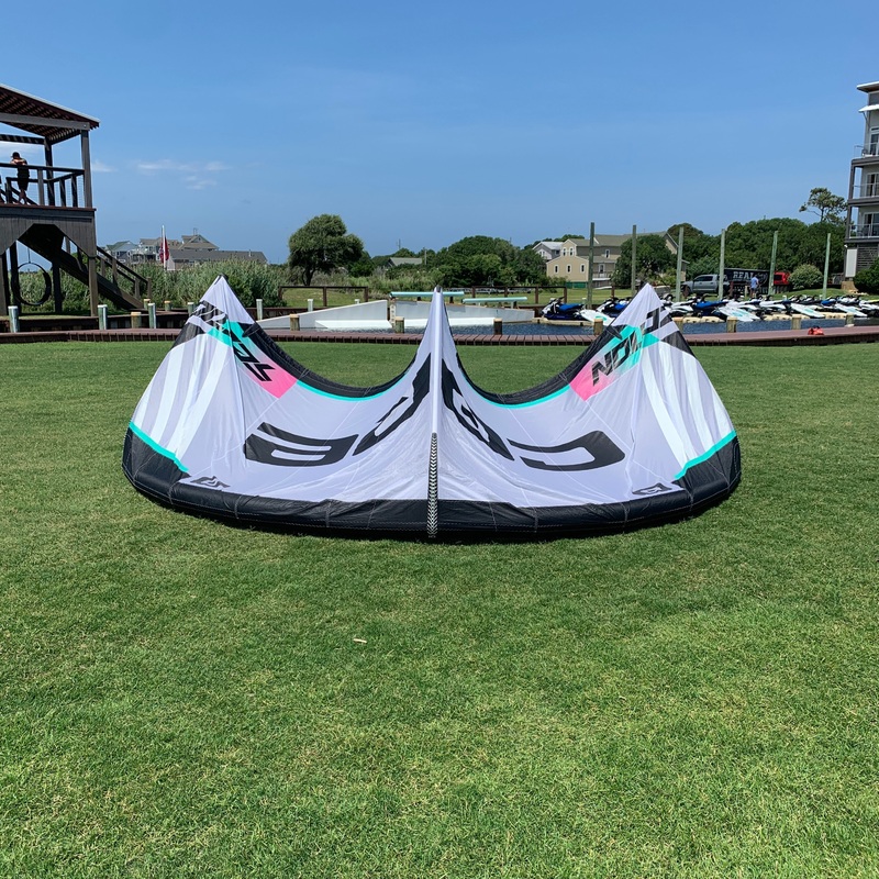 USED Core Section 4 Wave Kite-10m-White