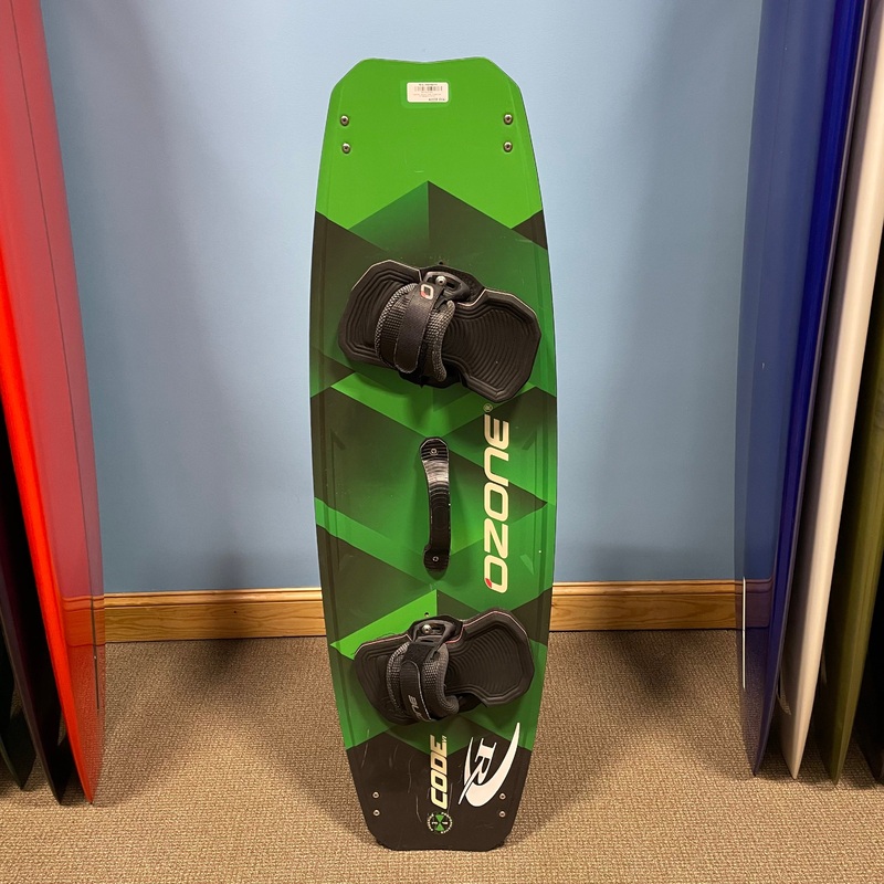 USED Ozone CODE Freeride Kiteboard w/ Straps-141cm