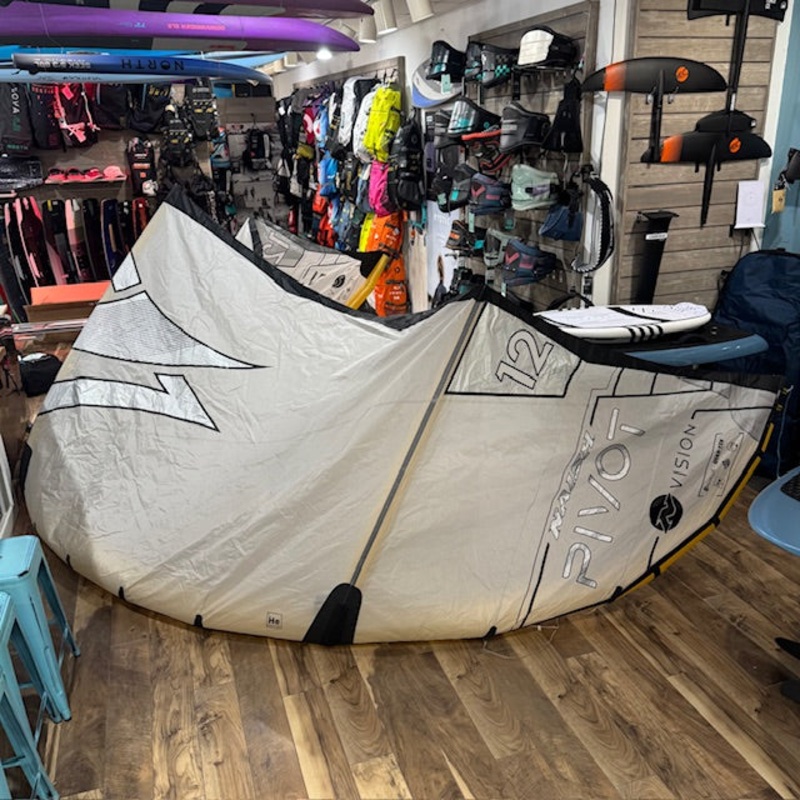 Naish Pivot NVision Aluula 12m Kite Used