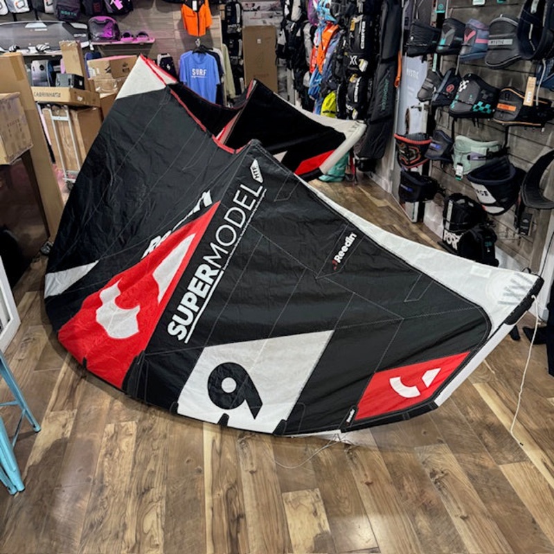 Reedin Supermodel HTF 9m Kite Used