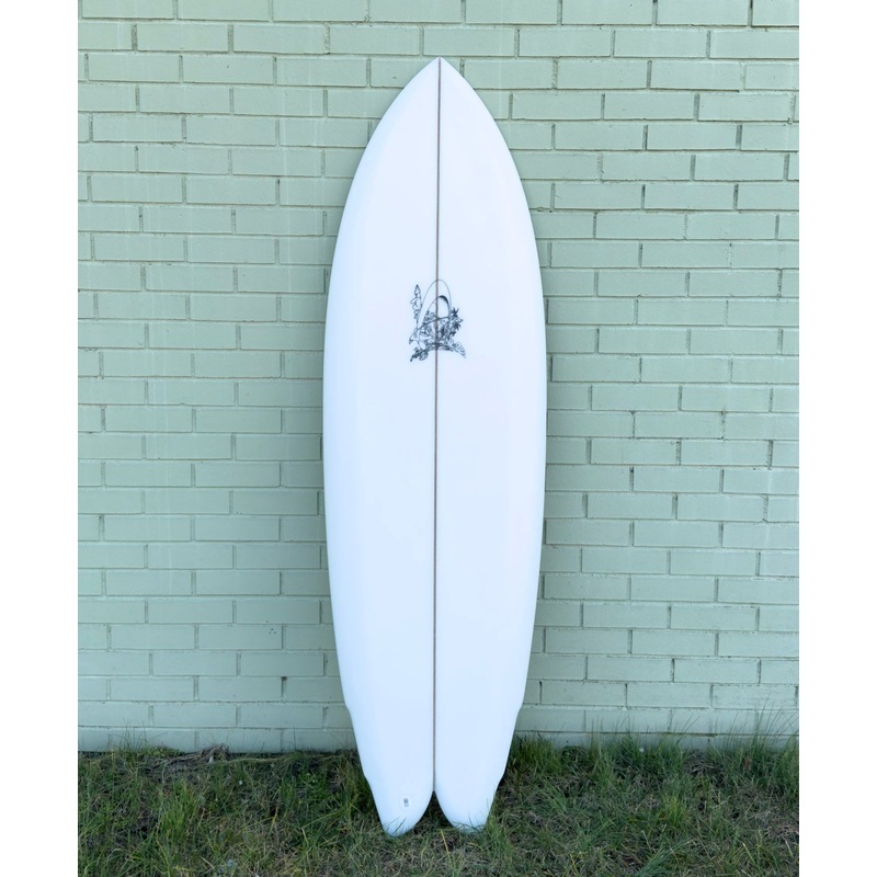5’8″ Rainbow Surfboards Quan Fish – Clear